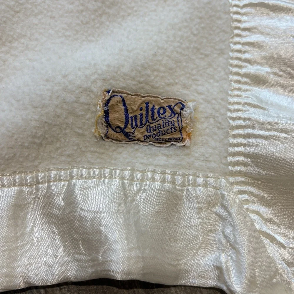 Vtg Quiltex Baby Blanket 80s Ivory Cream Satin Trim USA Fleece 35x42